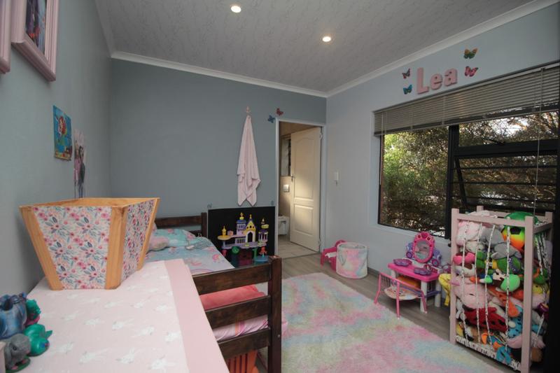 5 Bedroom Property for Sale in Fraaiuitsig Western Cape